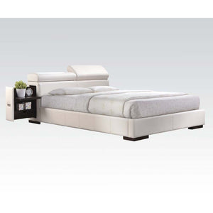 Manjot Upholstered Bed (White)