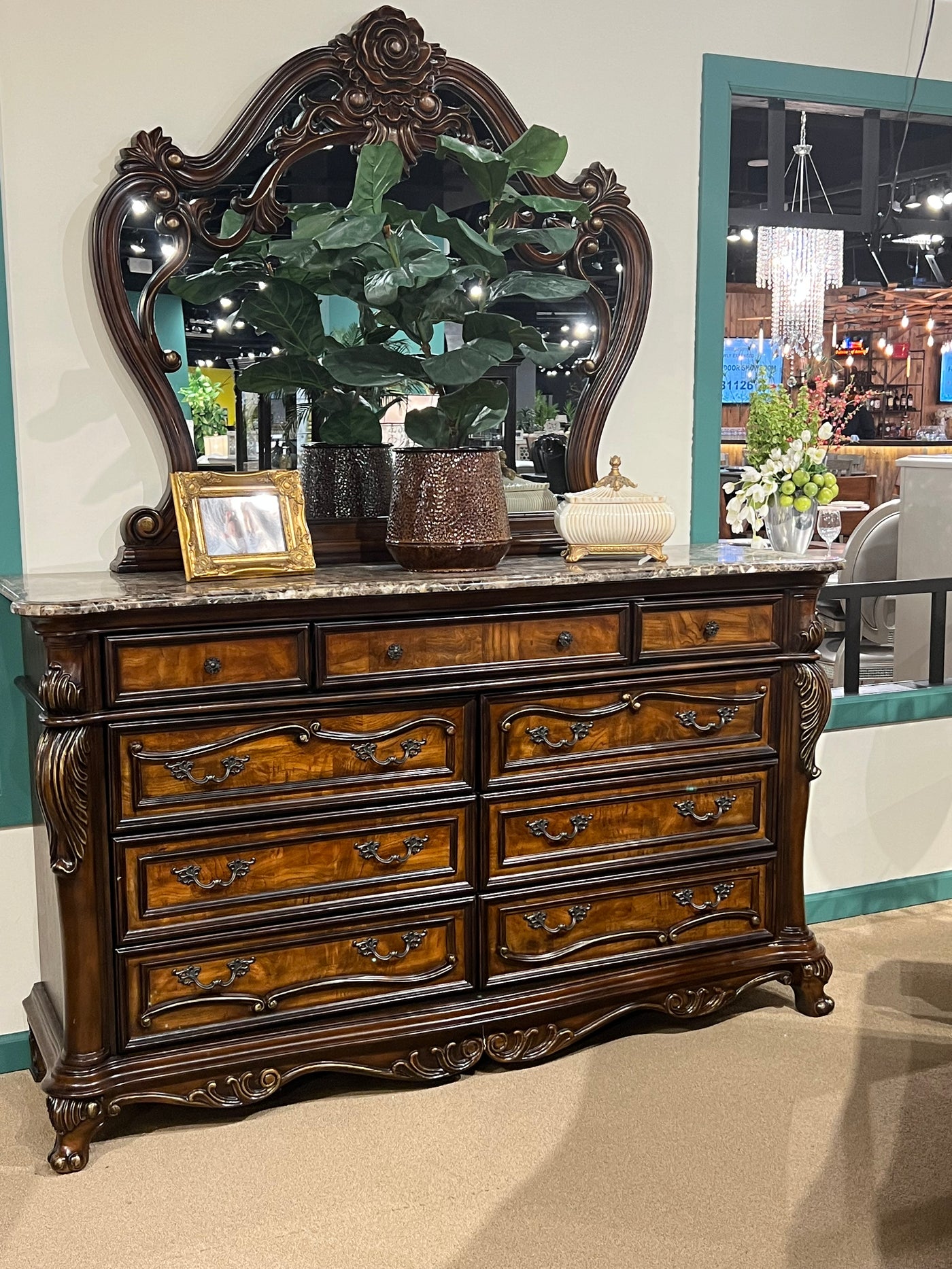 Rosewood Traditional Dresser(Antique Dark Oak) Fully Furnished Rosewood Traditional Dresser(Antique Dark Oak) Fully Furnished