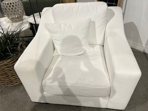 Ashlyn Living Room Collection (White)