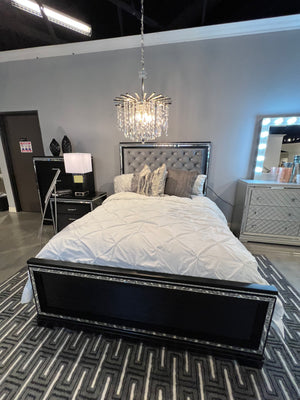 Eleanor Upholstered Tufted Bed (Silver/Black)
