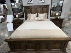 Bennington Rectangular Bed (Acacia Brown)