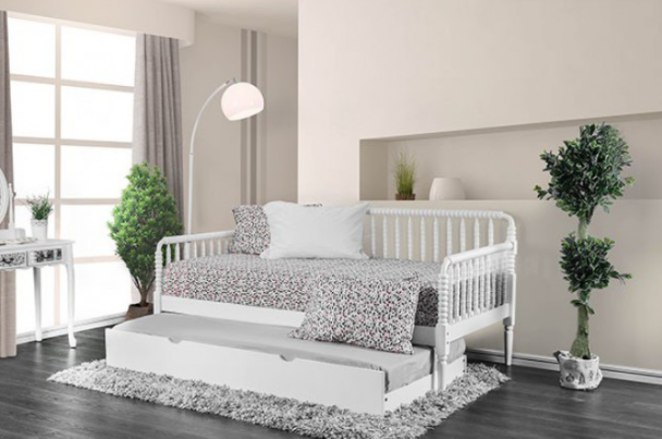 Linda Traditional Twin Day Bed (White)