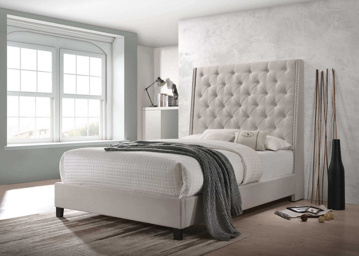 Chantilly Fabric Upholstered bed with Nailheads (Khaki)