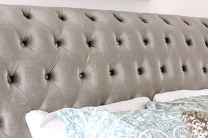 Noella Crystal Button Tufted Sleigh Bed (Grey)