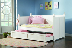 Whimsical Daybed With Trundle In White